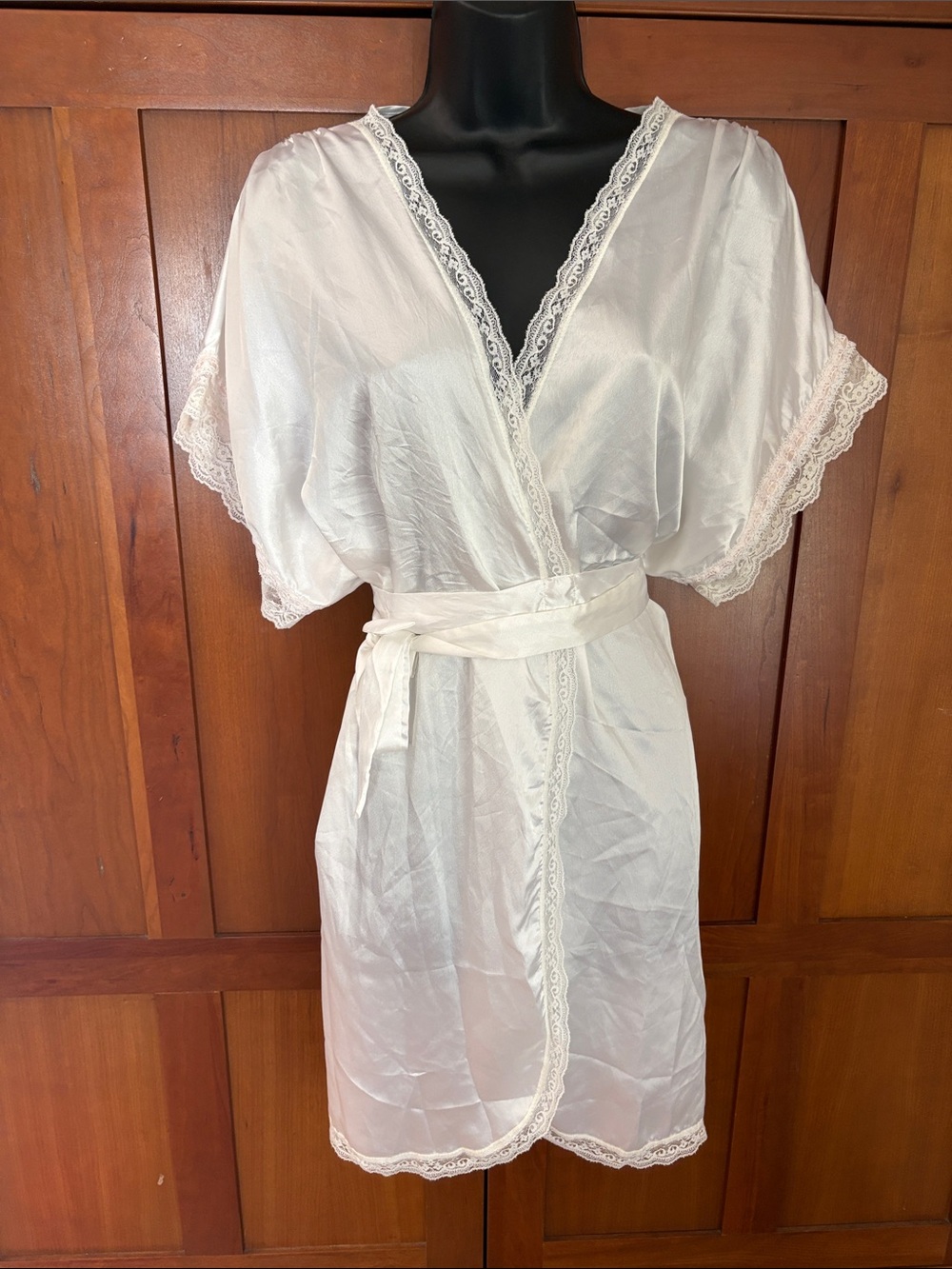 Vintage lily of France, sleepwear Women's White Lace Trim Satin Robe